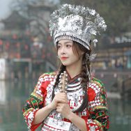 苗族姑娘-蓝心抖音达人头像