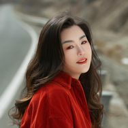 左边珠宝婷姐抖音达人头像