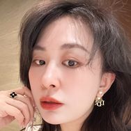 麻老板（已帮10w+闺蜜改善松垂跨文亮）抖音达人头像