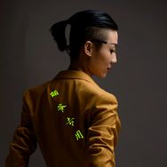 丽爷西装一姐抖音达人头像