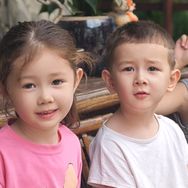 🇨🇳🇧🇪中比混血姐弟 安夏、博宇抖音达人头像