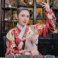 潘家园文玩女侠慧慧盛世阁抖音达人头像