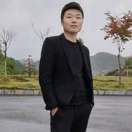小伍玩车抖音达人头像