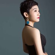 谢姐时尚穿搭抖音达人头像