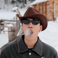 包生杰Weekend抖音达人头像
