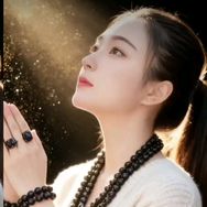 初依🎤抖音达人头像