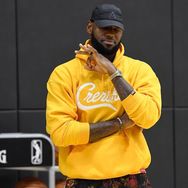 詹皇说个球🏀抖音达人头像