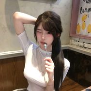 初见月📷抖音达人头像