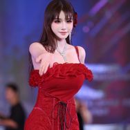 演员歌手选美罗云琦（小紫藤）抖音达人头像