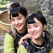 🐟苗族双胞胎姐妹🌸抖音达人头像