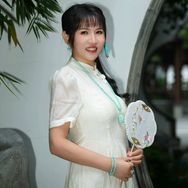东芳灵玉绿松石老板娘的店抖音达人头像