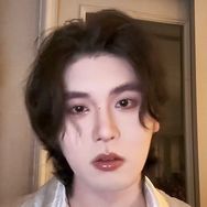 伊丽鲨白抖音达人头像