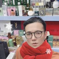 老鱼来了（鱼老板美妆）抖音达人头像