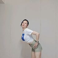 爱跳舞的霜子抖音达人头像