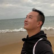 小哥大话旅途-北京秋满文化传媒有限公司抖音达人头像