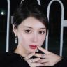 老板娘三三小号抖音达人头像