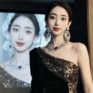 小桑齐🎀抖音达人头像