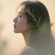回忆带着迷迭香抖音达人头像
