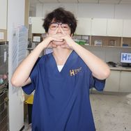 咬狗的小淇抖音达人头像