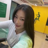 李闪闪抖音达人头像