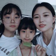 乐妈和两个女儿抖音达人头像