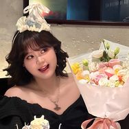 月半璐璐抖音达人头像