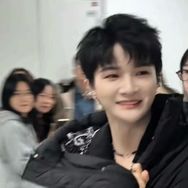 枕云深抖音号头像