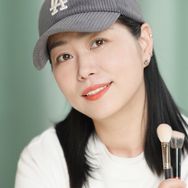 化妆师周霞抖音达人头像