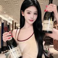 是白白呀（发光版）抖音达人头像