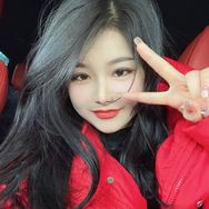 欣欣女装穿搭抖音达人头像