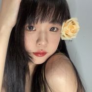 假装画画的小贝抖音达人头像