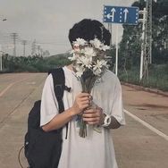 小小白杨抖音达人头像