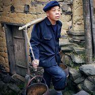 八阿公猪拱嘴坊抖音号头像