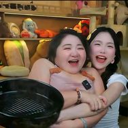 牙牙爱美食(小肉包）抖音达人头像