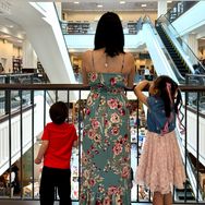 广西壮族妹子闯美国抖音达人头像