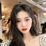 小V柒柒抖音达人头像