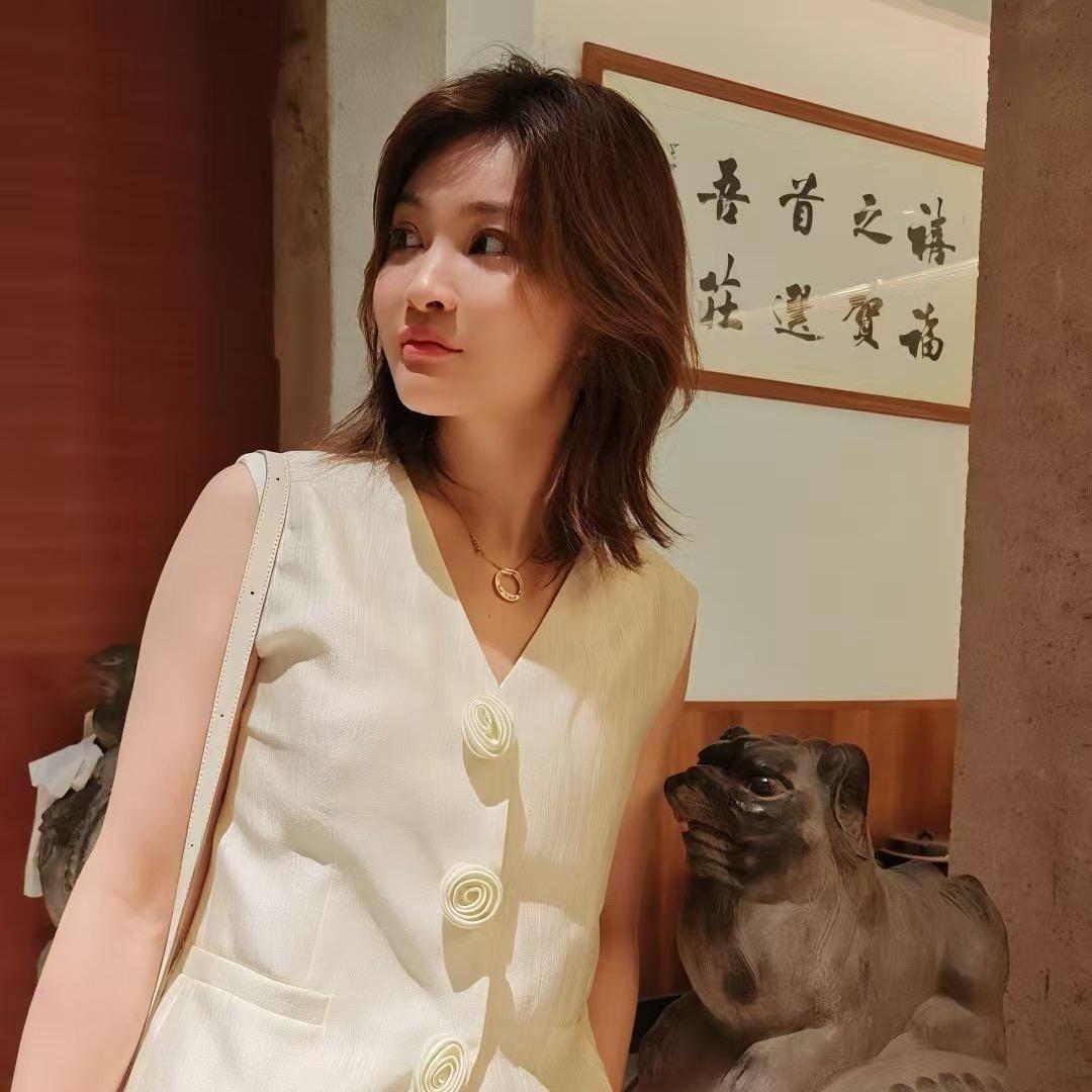 三千款顶奢女装源头直甩直播封面