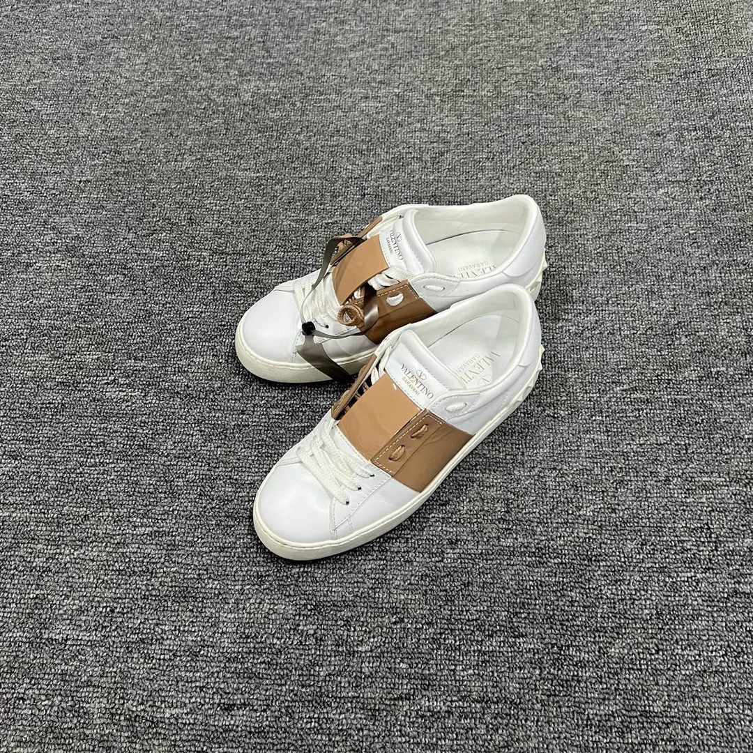 Valentino 华伦天奴 白棕铆钉板鞋 36.5码/98新/无配件 商品图