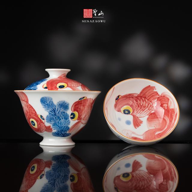 圣山手绘青花釉下红国风水墨金鱼戏藻陶瓷盖碗茶杯景德镇手工茶具商品图