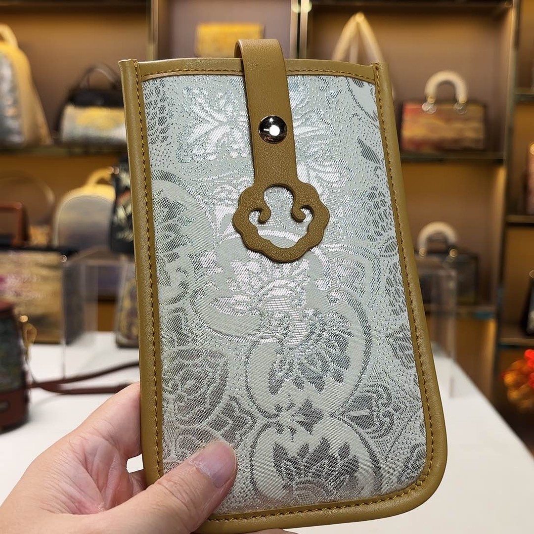高定手机包浮力大漏商品图