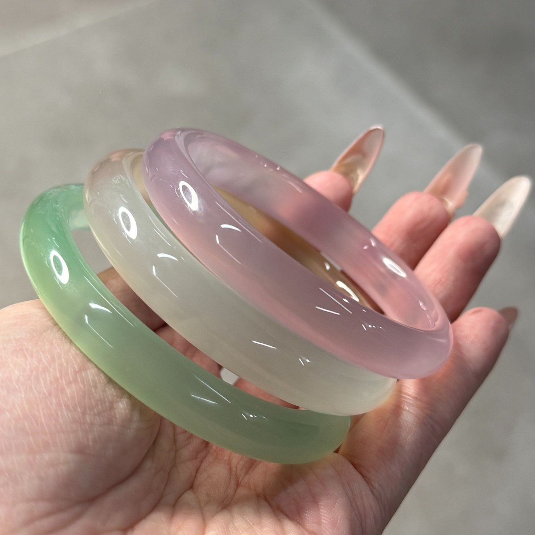 天然玛瑙手镯多选发其一商品图