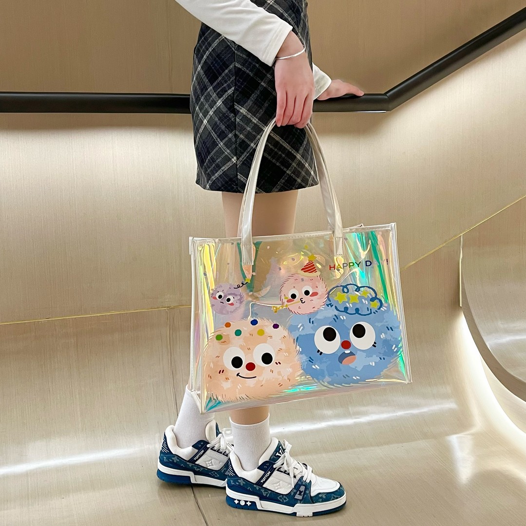 白色糖果毛球炫彩时尚沙滩包大容量防水防污妈咪包干湿两用洗澡包商品图