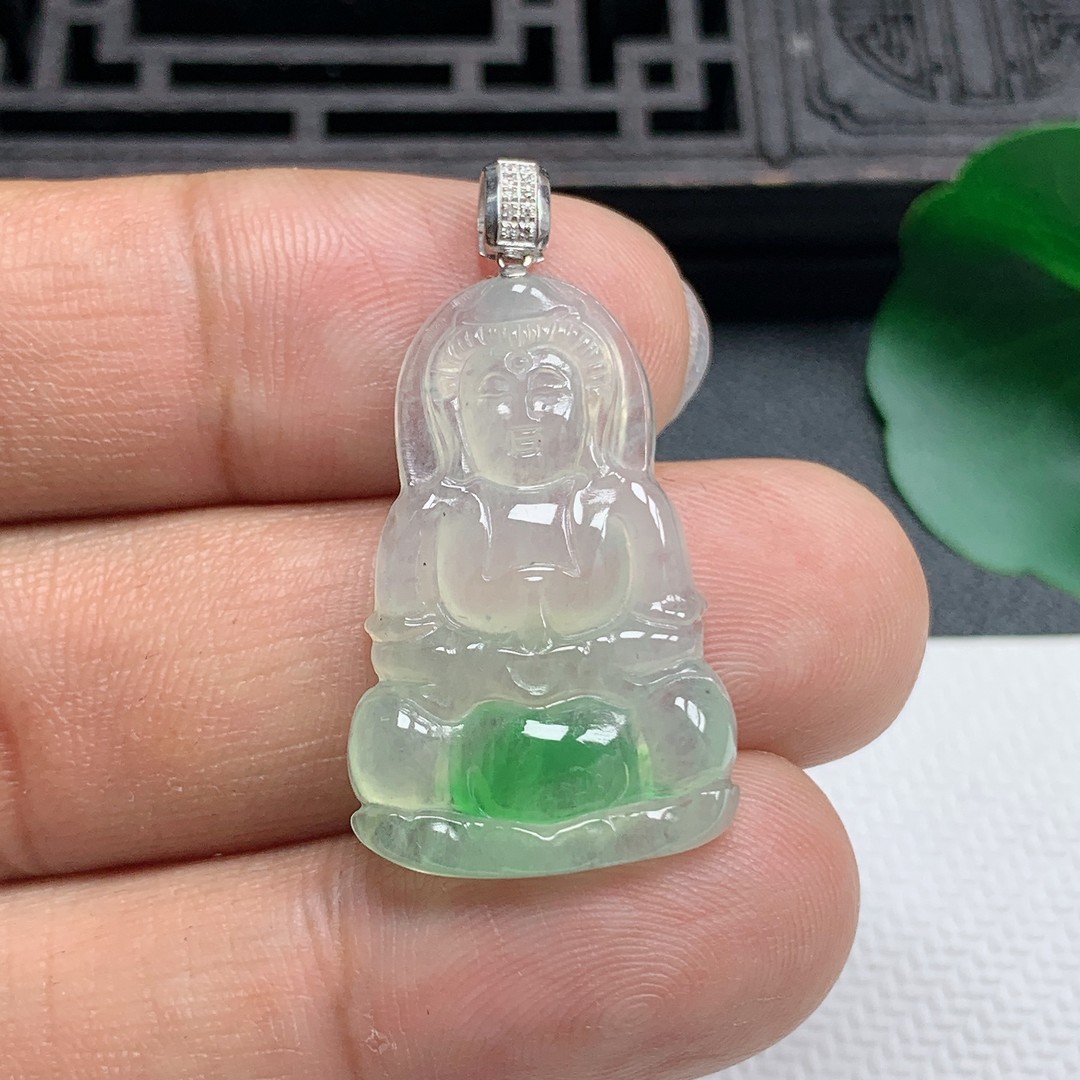 缅甸天然翡翠A货18K金扣冰飘绿观音吊坠尺寸29.7*19.1*4mm商品图