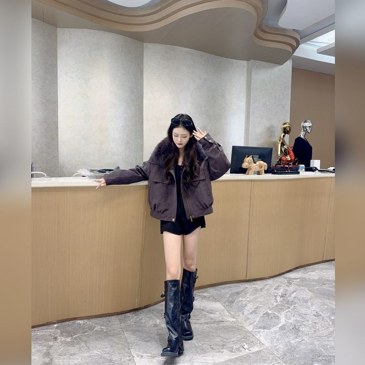 【小富婆】2026时尚轻奢可拆卸狐狸毛领女士羽绒外套777商品图