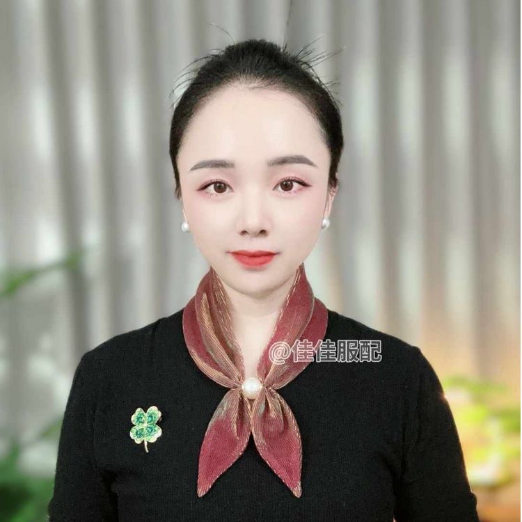 2026夏季时尚薄款女士护颈磁吸扣丝巾红色夏天项链拍照百搭洋气商品图