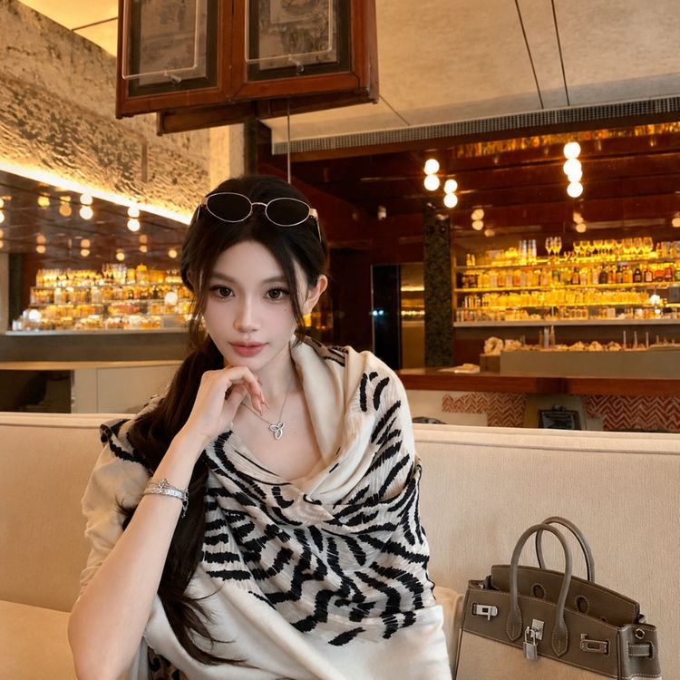 贵气金钱豹围巾披肩女士气质外搭丝巾薄款空调房豹纹时尚洋气商品图