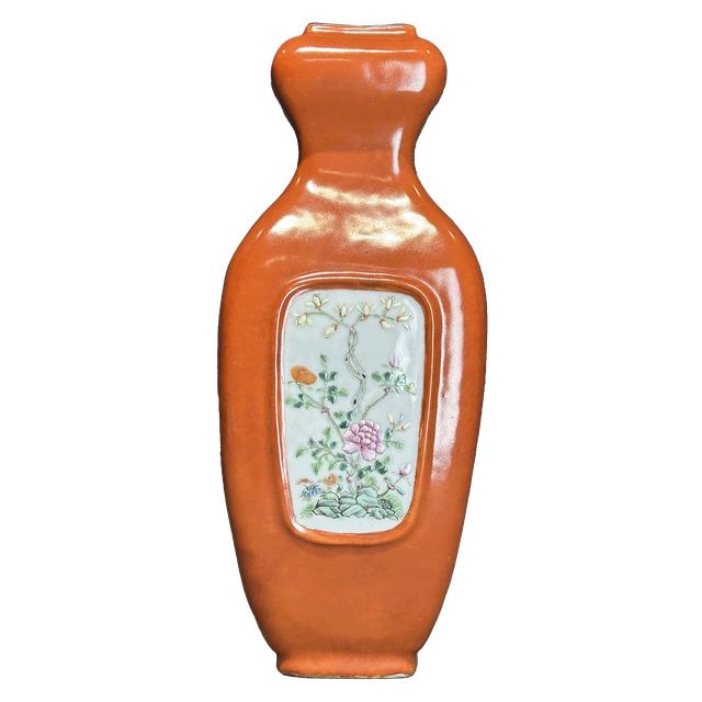 26120501y珊瑚红地粉彩四方蒜头瓶商品图