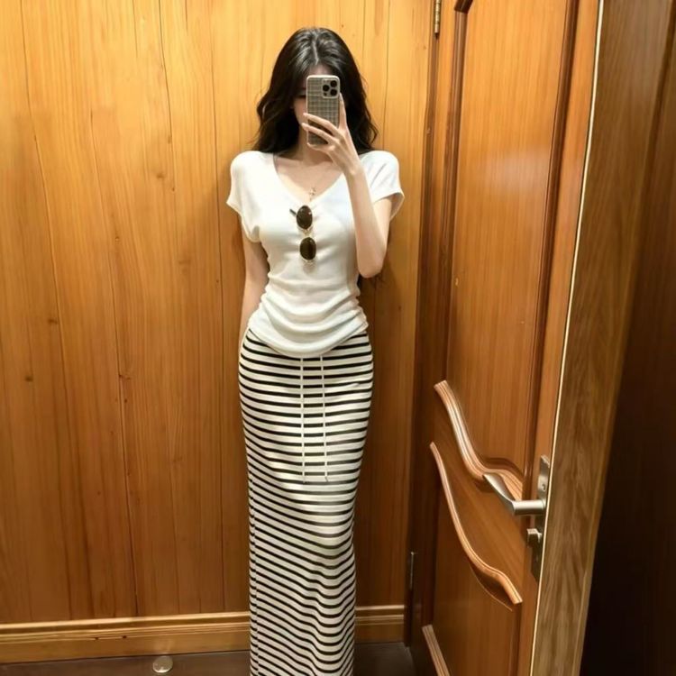 韩系慵懒风休闲套装女夏季白色v领针织短袖高腰条纹针织半身裙女商品图